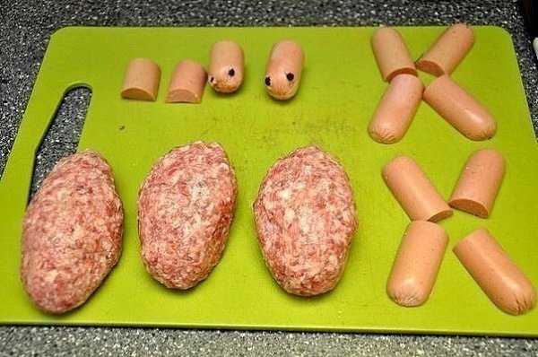 КОТЛЕТЫ "ЧЕРЕПАШКИ" ИНГРЕДИЕНТЫ: 300-400 г мясного котлетного фарша, 5 детских сосисок, ... - 3