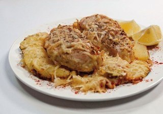 Куриные грудки, запеченные в сливках под сыром.Ингредиенты:Куриное филеЧеснок, который желательно ... - 9
