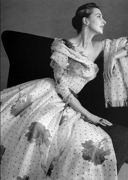 Модели Nina Ricci, 1950-е. - 2