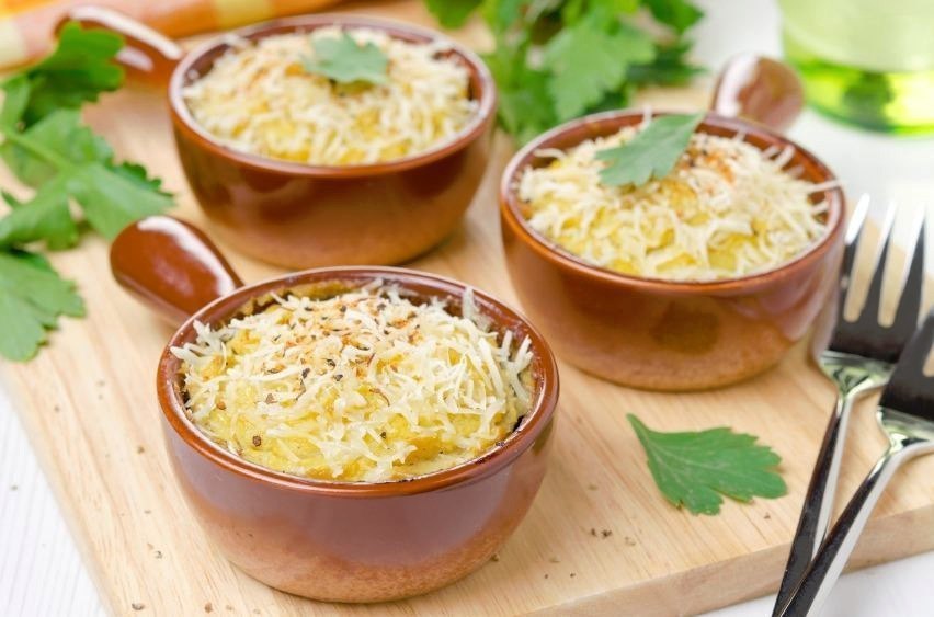 Запеканка с курицей под пюре из цветной капусты .на 100грамм - 69.55 ккалБ/Ж/У - ...