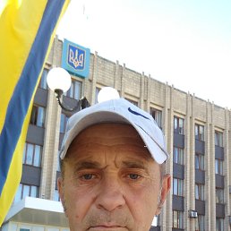 Андрей, 61, Артемовск