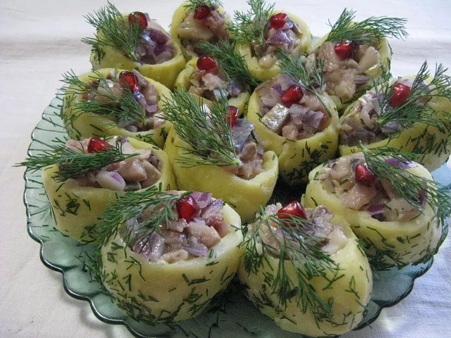 ОБАЛДЕННЫЕ закуски с Селедкой с картошкой на праздничный стол! Классическое сочетание – селедка с ...