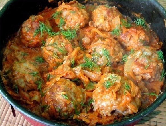 Рецепт вкусных тефтелей.1. Тефтельки в сливочно-грибном соусеИнгредиенты: Яйцо — 1 шт Лук репчатый ...