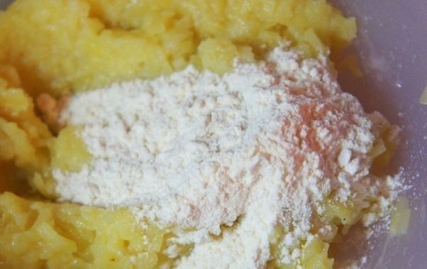 Картофельные палочки с сыром.Ингредиенты:5 средних варёных картофелин2 яйца100 г панировочных ... - 4