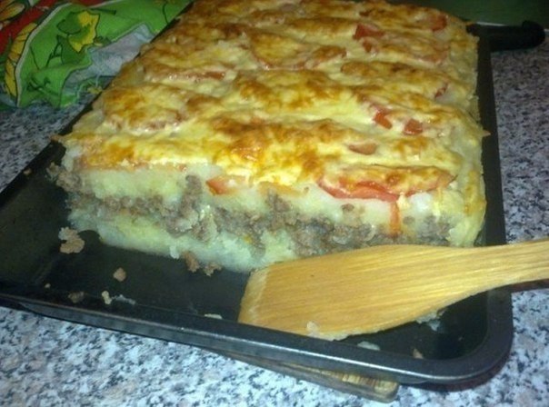 Картофельная запеканка с фаршем.Ингредиенты:Картофель — 500-700 гМясной фарш — 500-700 гЛук — 2 ...