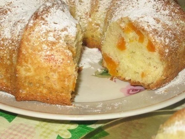 Вкусный кекс с курагой. Ингредиенты: - 200 г сметаны - 3 яйца - 2 стакана муки - 1 стакан кураги - 1 ... - 5
