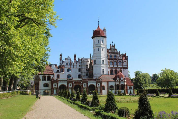   (Schloss Basedow), .  17-        ... - 26