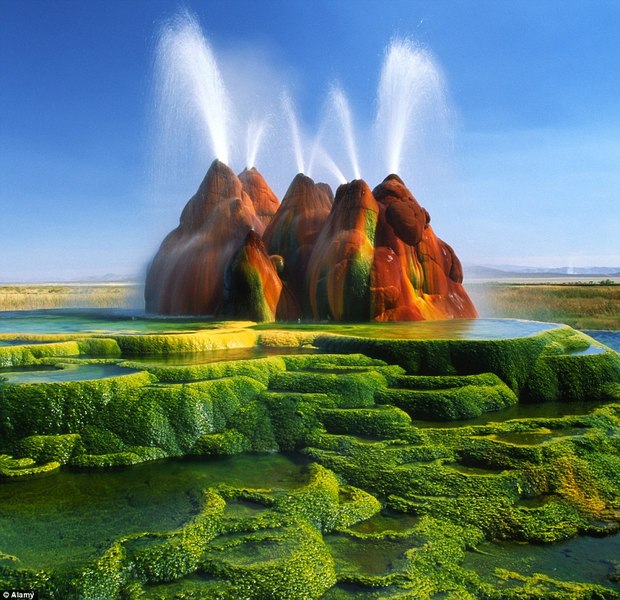 8. Fly Geyser, .  ,     .    ...