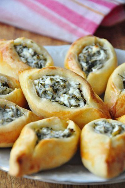 ВОСТОЧНЫЕ ПИРОЖКИ С СЫРОМ ФЕТА. Вам потребуется: ТЕСТО: - Масло сливочное - 100 гр., - Кефир - 1 ...