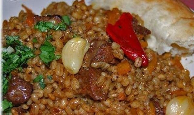 Как приготовить перловку с мясом вкусно? Еще в древности перловая крупа очень ценилась за свои ...