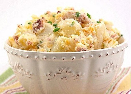 Салат из вареного картофеля.Нам потребуется:Крупные картофелины – 4 шт.,Майонез – 70 г,Сметана – 70 ...