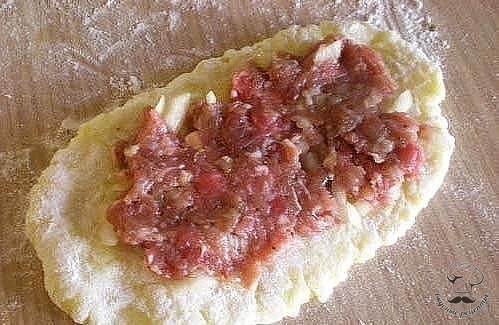 КАРТОФЕЛЬНЫЕ РУЛЕТИКИ С МЯСОМ.Ингредиенты:-Картофель – 500-600г-Яйцо сырое – 1шт-Мука пшеничная – ... - 3