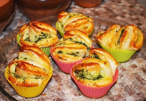 АРОМАТНАЯ ВКУСНЯТИНА С ЧЕСНОКОМ И ЗЕЛЕНЬЮ ЗА 25 МИНУТ.Хлеб — всему голова», — гласит известная ...