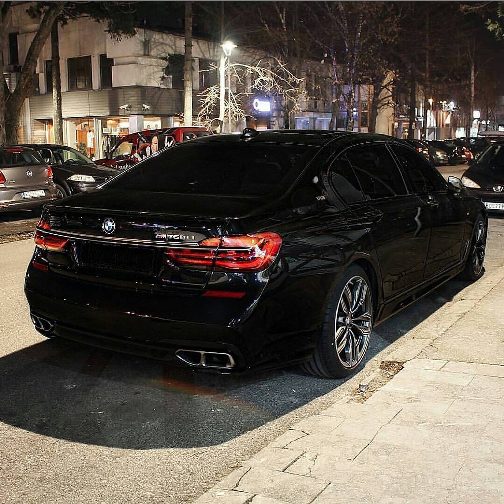 BMW M760i 6.6 V12 xDrive