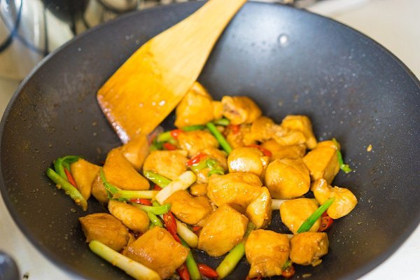 Курица гунбао (kung pao) — для самых крепких.Ингредиенты:Куриное филе — 2 шт.Соевый соус — 1 ст. ... - 9