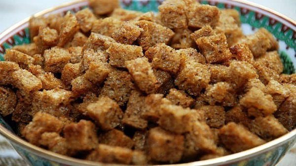Делаем сухарики сами — 13 рецептов! Порезанный ломтиками хлеб перемешать с тем набором специй, ...