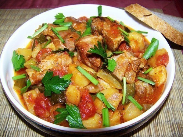 ПОПУЛЯРНЫЕ РЕЦЕПТЫ ДЛЯ МУЛЬТИВАРКИ.1) Чахохбили из курицы в мультиваркеИНГРЕДИЕНТЫ: тушка курицы 1.5 ... - 3