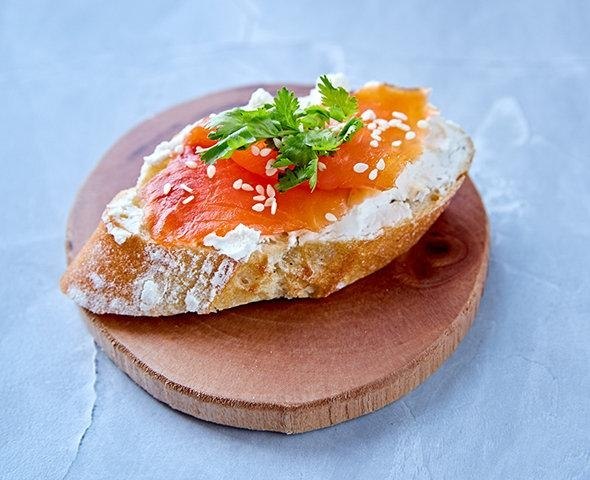 5 простых и божественно вкусных бутербродов с творожным сыром.Кростини с редисомВам ... - 3