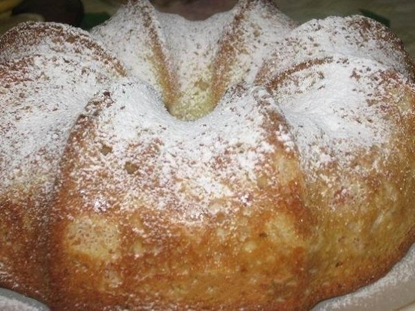 Вкусный кекс с курагой. Ингредиенты: - 200 г сметаны - 3 яйца - 2 стакана муки - 1 стакан кураги - 1 ...
