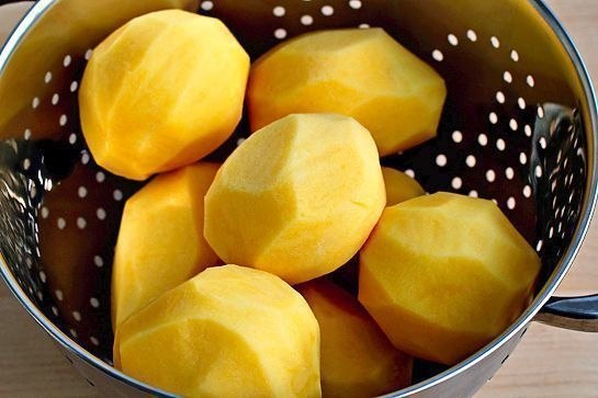 Ароматный картофель фри, запеченный в духовке.Ингредиенты:- 8 больших картофелин- 2 яичных белка- ... - 2