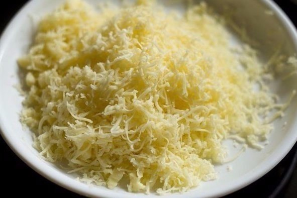 Бутeрброды с чeснокoм и cыpoм.Ингредиeнты: - 1 шт. хлeб (багет, 300 гp.) - 150 гр. cыp (твepдый) - ... - 3
