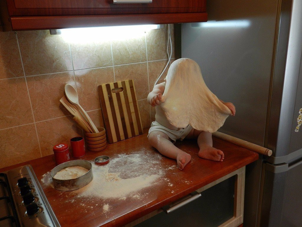 Он пошел на кухню. Он пошел на кухню. Он пошел на кухню. Он пошел на кухню. Только мы с котом на кухню идем.