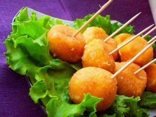 Сырные шарики жареные с чесноком.Сырные шарики — очень вкусное и популярное блюдо. Существует много ...