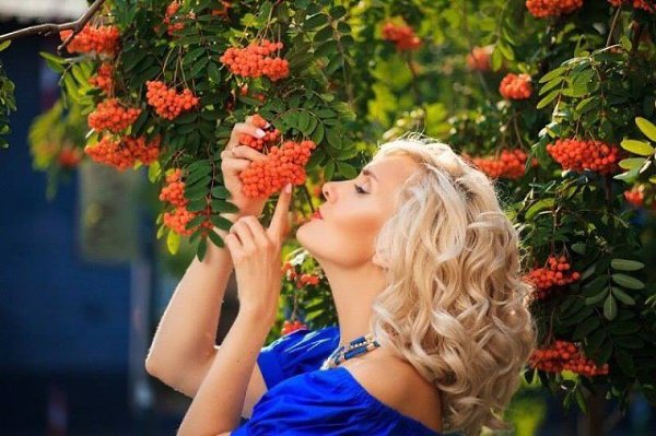 Один звонок всё может изменить, Перевернув судьбу двоих людей. Ведь это же так просто – позвонить, ...