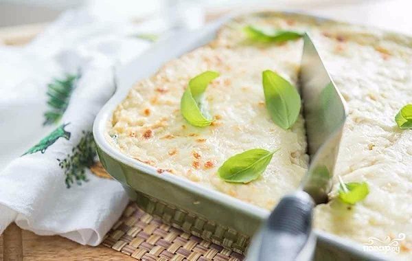 Лазанья из кабачков с курицей.Ингредиенты:Кабачок — 3 штКуриное филе — 500 грЛуковица — 1 штЧеснок — ...