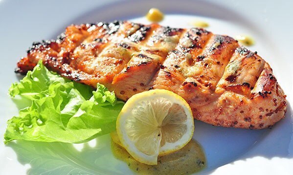 Сочная куриная грудка на скорую руку . На 100 гр - 131 ккал белки - 22,8 жиры - 3,62 углеводы - ...