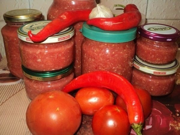 Аджика без варки.2.5 кг. спелых помидоров;корень хрена 250 гр.;горький перец 3 шт. (средний)соль по ...