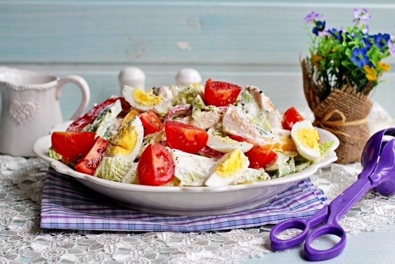 Диетический куриный салатик .Ингредиенты:Филе куриное — 400 гКапуста китайская — 200 гОгурец — 1 ...