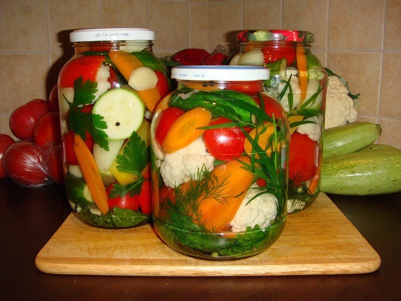 Маринованное ассорти остро-сладкое с эстрагоном. #закрутки #заготовки #консервацияНа 3-х литровую ...