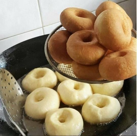 Самые вкусные пончики.Это самые вкусные пончики... которые я ела!Уже 2 раза их делала - обалденные! ...