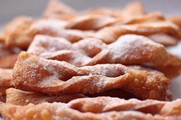 Хворост на кефире.Эти пышечки не оставят никого равнодушными!Ингредиенты:Кефир — 1,5 стаканЯйца — 1 ... - 2