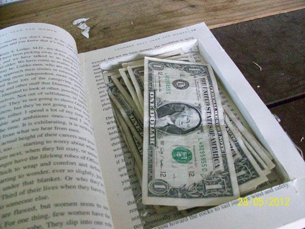 Моя девушка утверждала, что ее главное увлечение - это книги. Поэтому проблем с выбором подарка на ...
