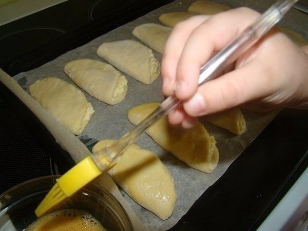 Сочники - вкус детства.Ингредиенты:Маргарин-250 грЯйцо-3 штСахар-100-150 грсметана-400 грМука-4 ст ... - 4
