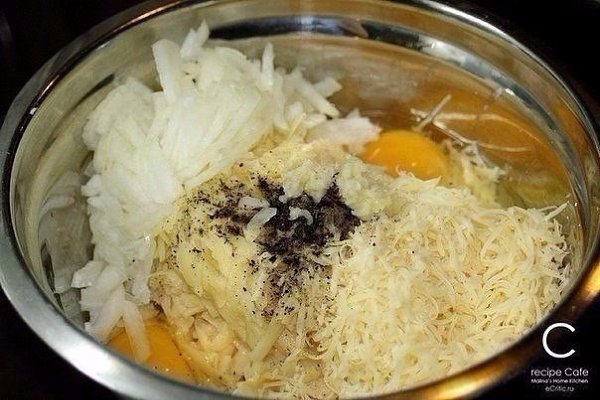 Драники с сыром.Ингредиенты:- 7-10 средних картофелин- 1-2 средних луковицы- 1-2 яйца- 50-100гр. ... - 3