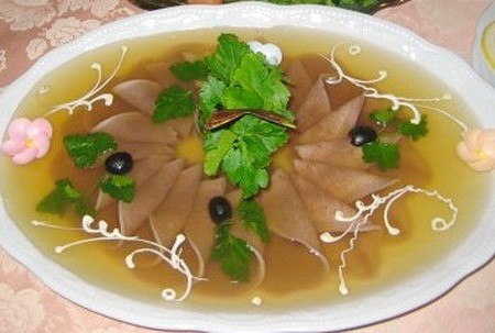 Заливной язык.Язык свиной (3 шт) — 700 г;Лук репчатый — 1 шт;Морковь — 1 шт;Бульон куриный — 1 ...