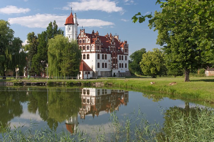   (Schloss Basedow), .  17-        ... - 9