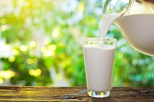 Как правильно пить молоко. Молоко поистине волшебный продукт, дарованный нам самой природой. В нем ...
