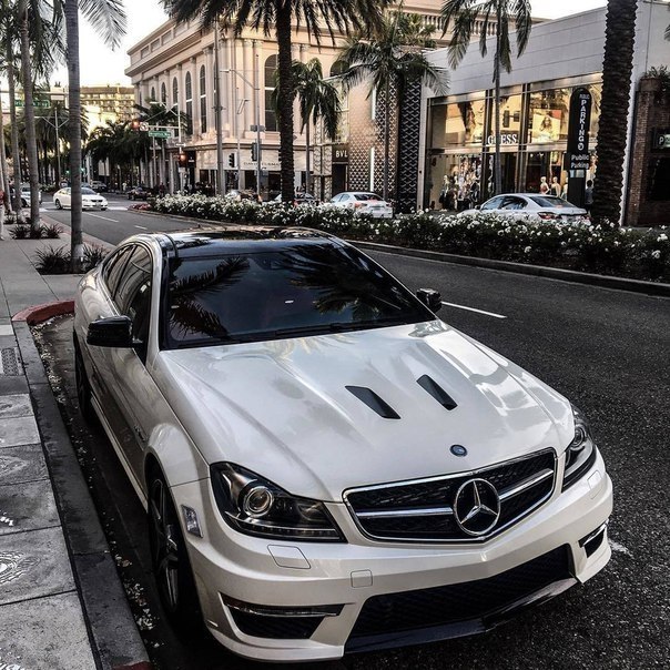 Mercedes-Benz C63 AMG Coupe