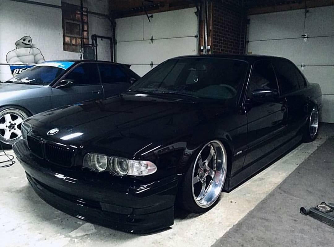 BMW E38 750I