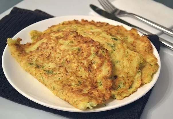 Диетические чебуреки с курогрудкой и кабачком . На 100 гр - 98 ккал белки - 10 жиры - 1 углеводы - ...