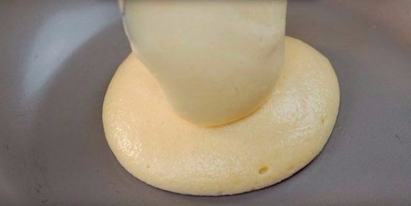 Ты больше не захочешь готовить оладьи иначе! Золотой рецепт. Вкусные пышные оладьи Ингредиенты: 5 ... - 3