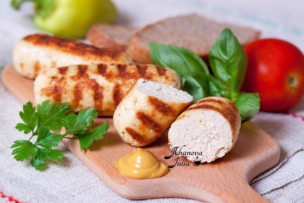 Домашние сосиски из курицы. Согласитесь, сосиски любят все. Но зачастую, при покупке в магазине ...