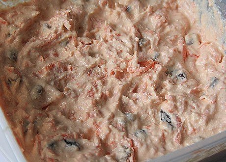 Сырники с изюмом и морковью.Нам потребуется:Творог – 500 г,Морковь – 200 г,Изюм – 1 горсть,Яйцо ... - 3
