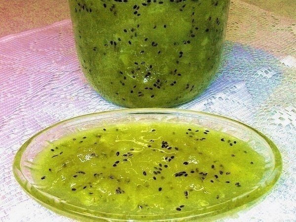 Изумрудное варенье из киви. Варенье очень вкусное и необычайно красивое! Ингредиенты: -5 киви -1 ...