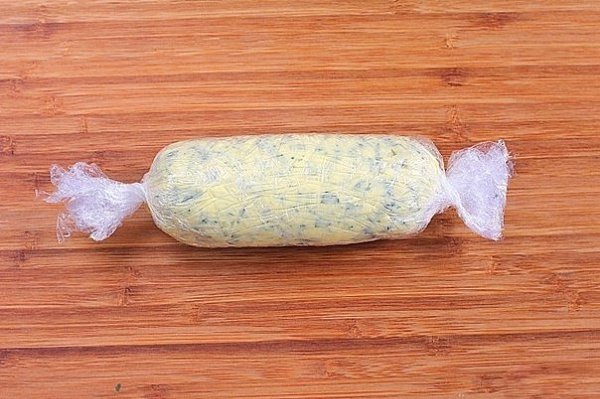 Котлеты по-киевски.Сохрани рецепт Ингредиенты: Филе куриное — 4 шт. Яйца куриные — 2 шт. Масло ... - 2