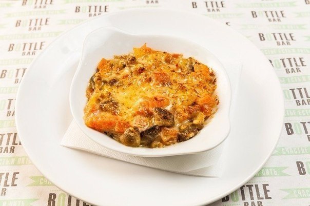 Говяжий язык, запечённый под соусом — безумно вкусно! Ингредиенты: Говяжий язык — 100 г Шампиньоны — ...